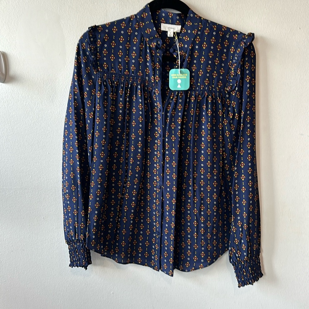 a loves a small navy patterned blouse small